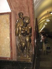 299 Moskauer U-Bahn Bronceskulptur.JPG